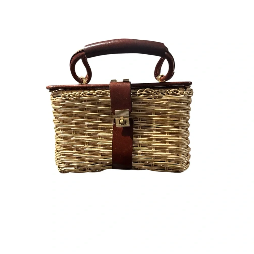Vintage tan Wicker Basket Purse
Handbag gold hardware brown leather handles - Picture 1 of 8